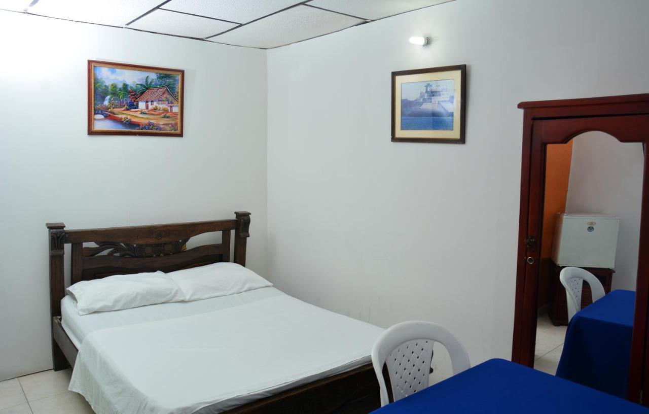 Hotel Andalucia Inn Санта Марта Екстериор снимка