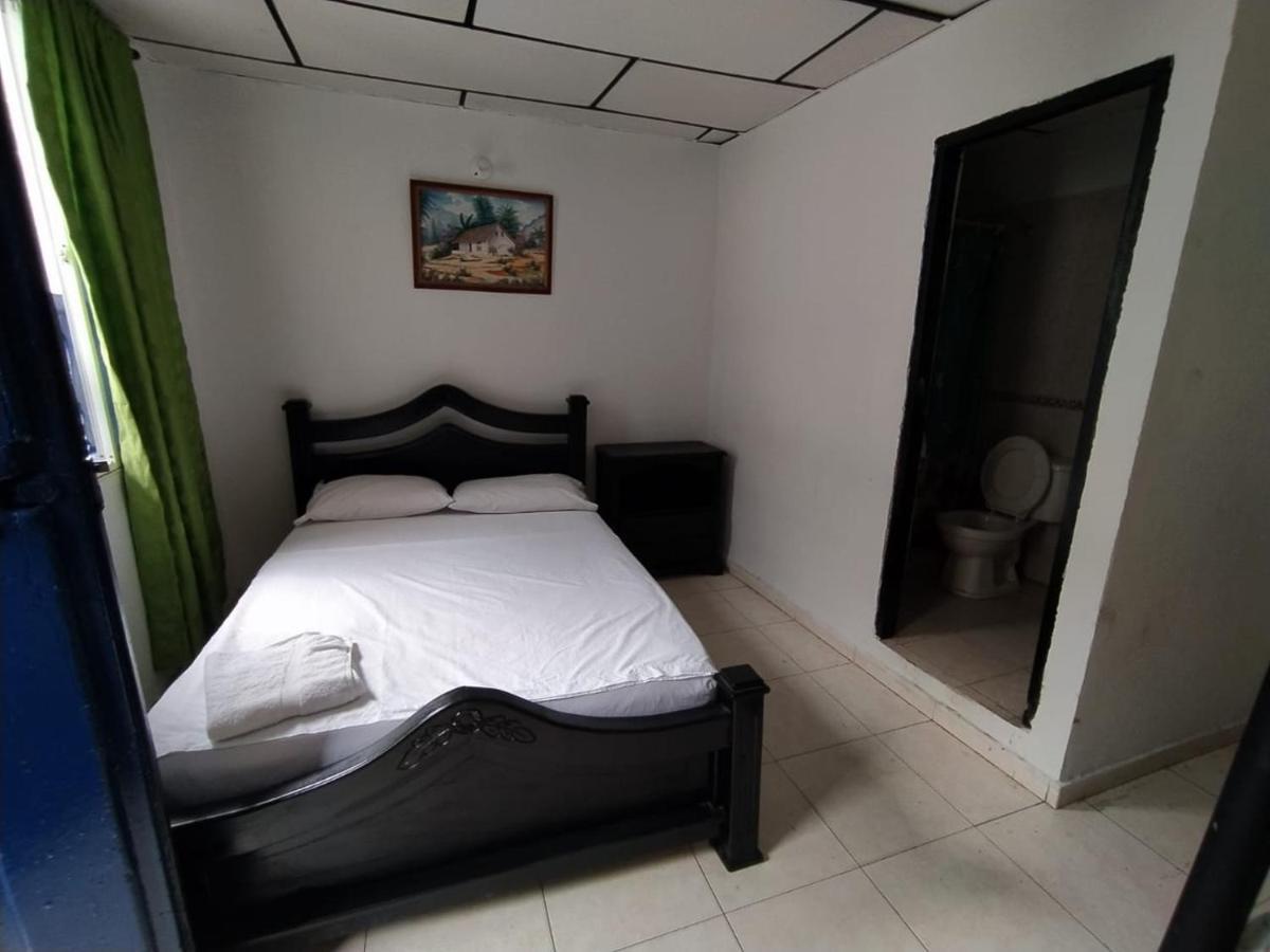Hotel Andalucia Inn Санта Марта Екстериор снимка