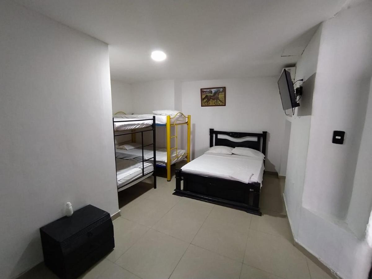 Hotel Andalucia Inn Санта Марта Екстериор снимка