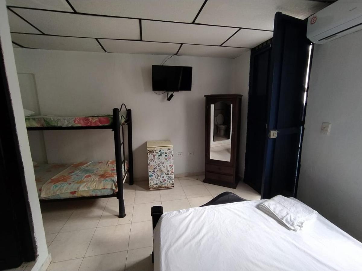 Hotel Andalucia Inn Санта Марта Екстериор снимка