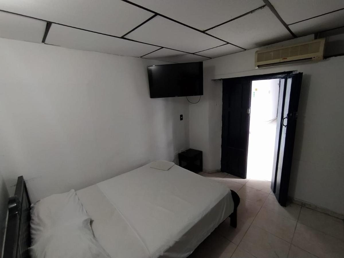 Hotel Andalucia Inn Санта Марта Екстериор снимка