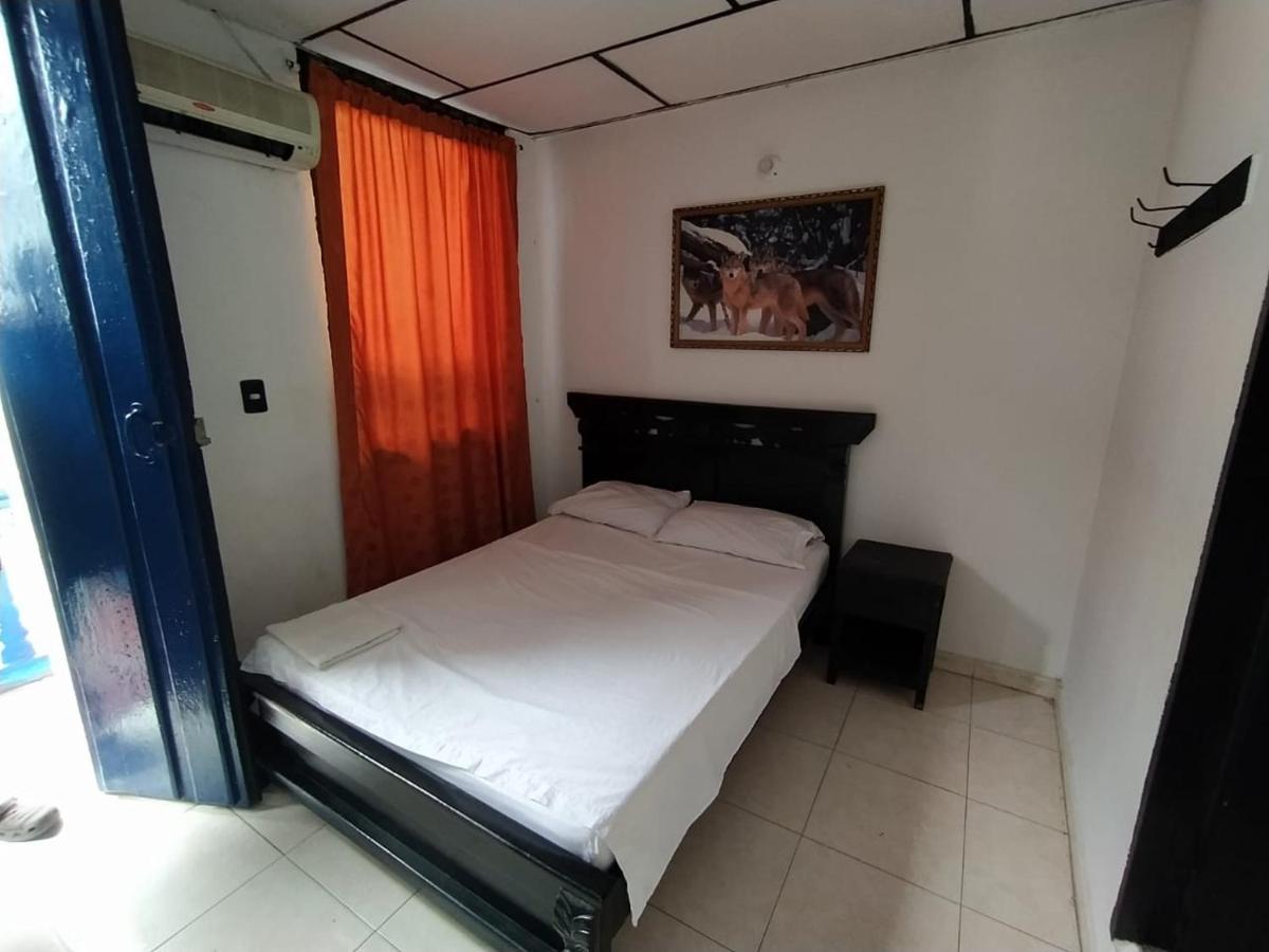 Hotel Andalucia Inn Санта Марта Екстериор снимка